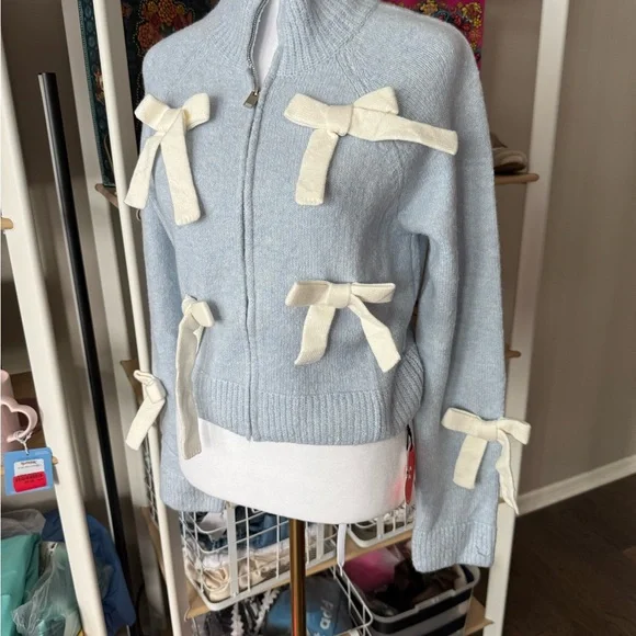 Cider Blue Sweater with Cream Bows NWT Size L - Picture 4 of 7